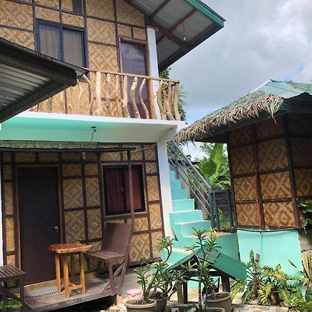 Fely'S Homestay Batuan Esterno foto