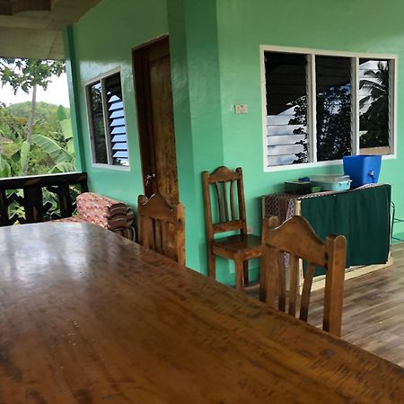 Fely'S Homestay Batuan Esterno foto